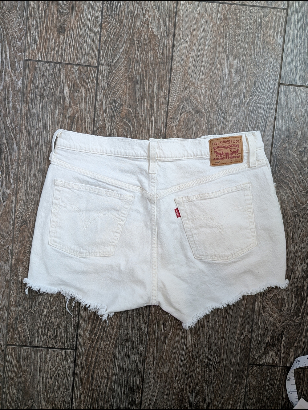 Levi's 501 Denim Shorts White Size 33 Raw Hem Button Fly Butter Mom - Picture 4 of 11